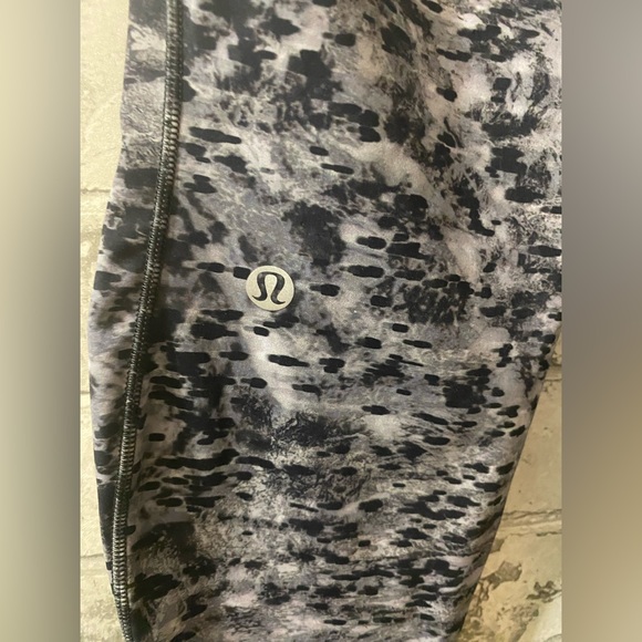 Lululemon Base Pace High-Rise Tight 25"
Estuary Grey Multi - Picture 5 of 9